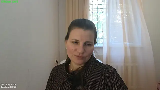 Mirabelle_Velvet webcam
