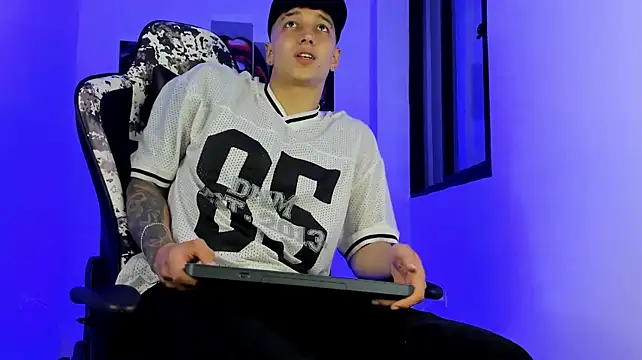 eithan_boy_ webcam