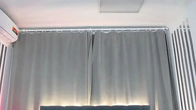 MiaVelmont webcam
