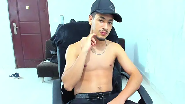 Chandler_ken live cam on StripChat