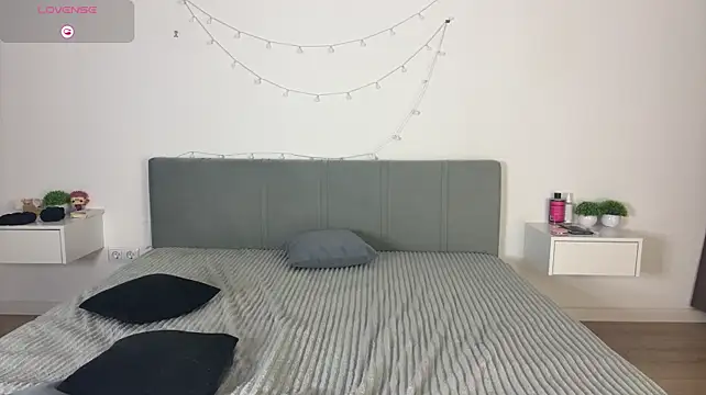 meowchaa live cam on StripChat