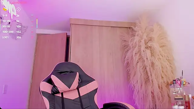 mia_yourmommy webcam