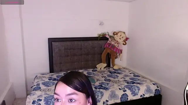 Ariel_Laurentt live cam on StripChat