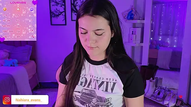 NahiaraEvans_ webcam