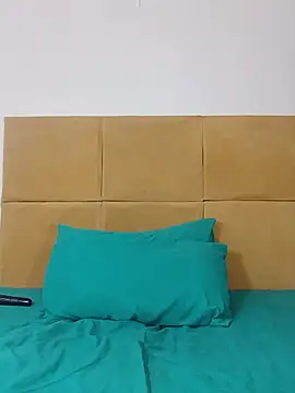 HugeTitisxx webcam