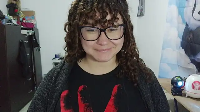curly_greeneyed webcam