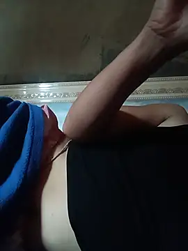 NIANIAKUTE live cam on StripChat