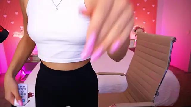 DoveLovee webcam