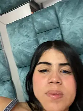 Zoe_Martinezzz live cam on StripChat