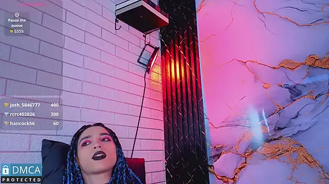 MaeveKuro webcam
