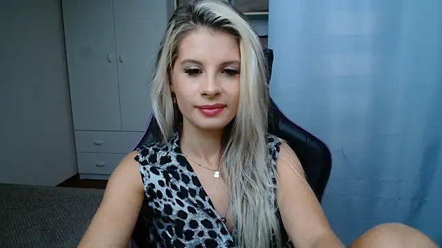 KristineGlow webcam