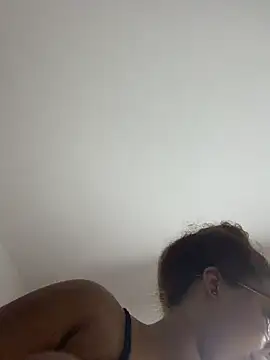 AlesiaCooper live cam on StripChat