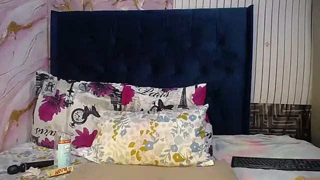 MrsMxx25 webcam