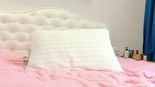 LadySweetWife live cam
