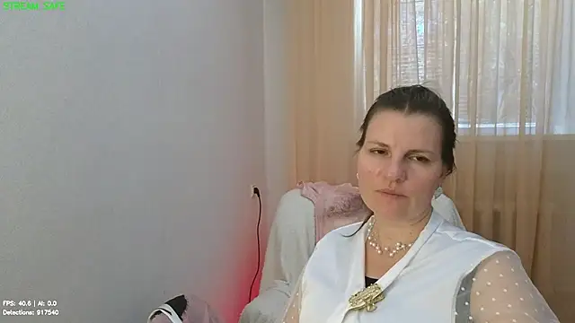 Mirabelle_Velvet webcam