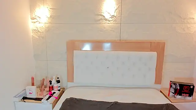 NINAMARTINS live cam on StripChat