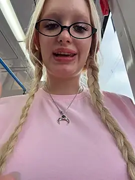 Elfi_InPublic live sex cam