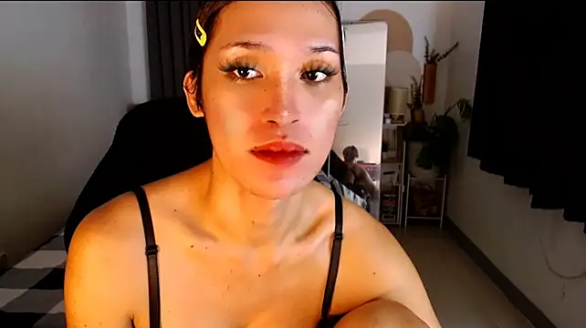 Ur_QueenCamilla webcam