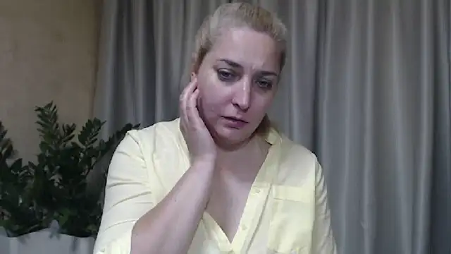 sweetpussy13 live cam preview