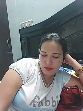 Poojabhabi101 live cam on StripChat