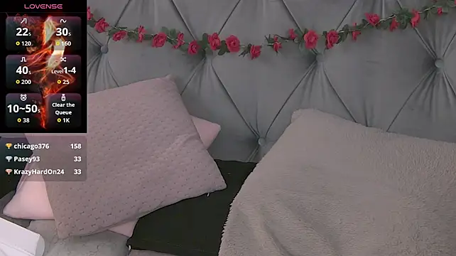 LolaButtie live cam on StripChat