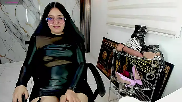 queen_findom1 live cam on StripChat