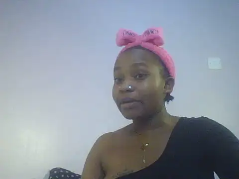bunny_kiki live cam on StripChat