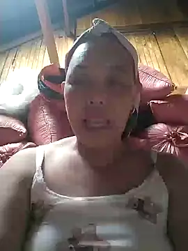 Victoria18t live cam on StripChat