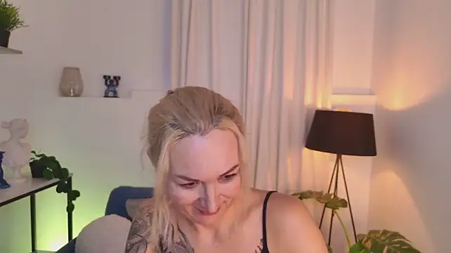 HelenDragonMother webcam