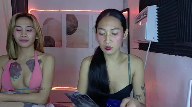 ScarletAndElysia webcam