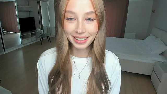 JunieAmert webcam