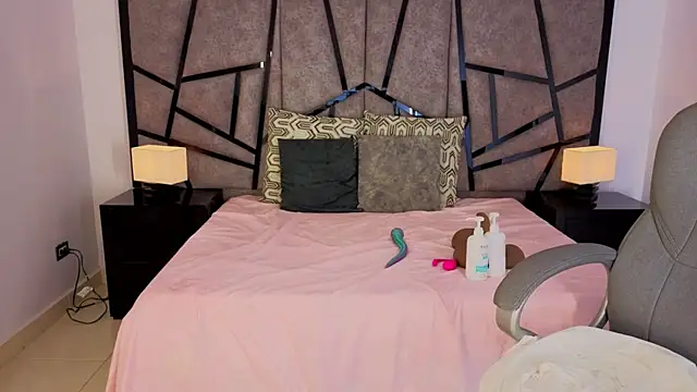 milaa_star_ (F teen) - let's premiere my tentaculo[anal]