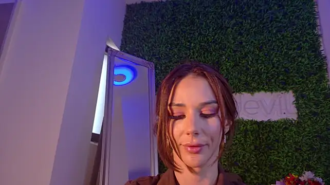 realhotfallingdevil (F young) - make it rain ! Squirt @goal