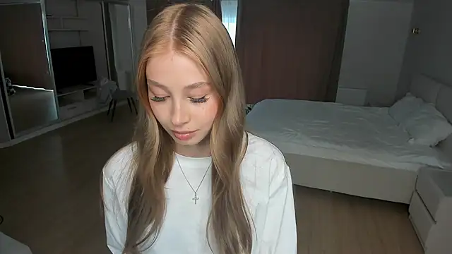 JunieAmert webcam