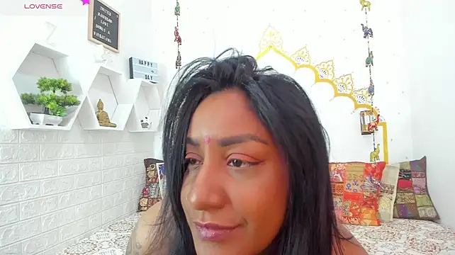LadyNahir webcam