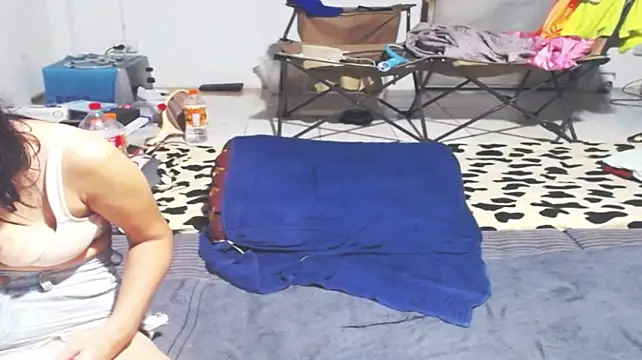 1CuteAndSexy69 live cam on StripChat