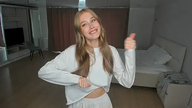 JunieAmert webcam