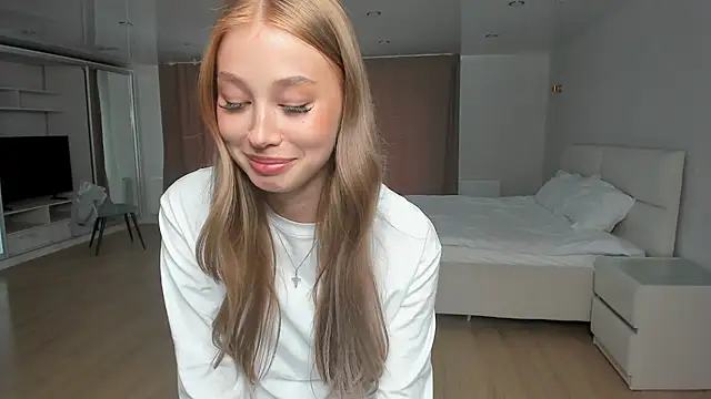 JunieAmert webcam
