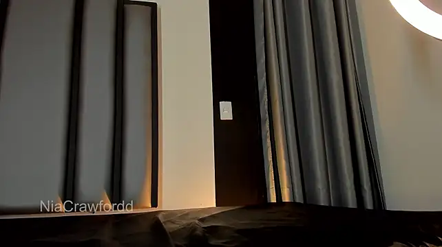 NiaCrawfordd