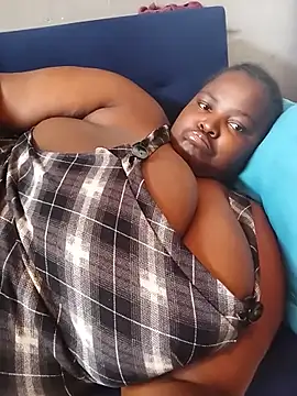 ChubbyLucia live cam on StripChat
