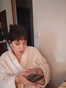EmmaKrosss live cam on StripChat