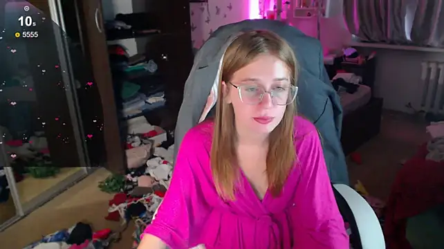 Kira_honeyy live cam on StripChat