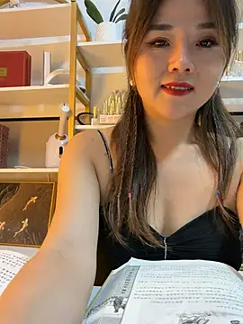 Xiaoxiao-y live cam on StripChat