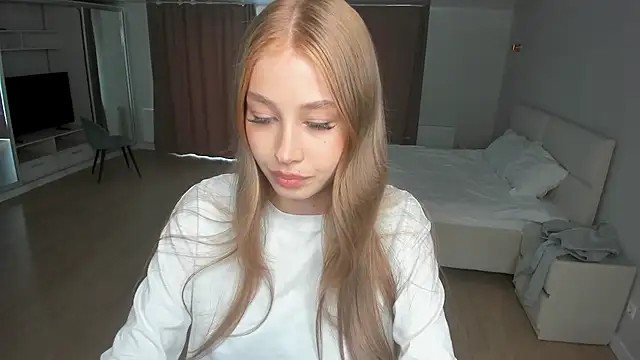 JunieAmert webcam