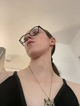 martiniiselenna (F young) - Sucking finger