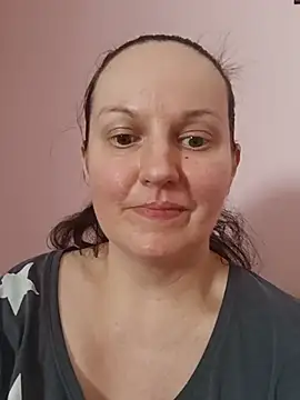 BustyLadyAlma webcam