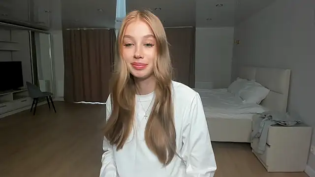 JunieAmert webcam