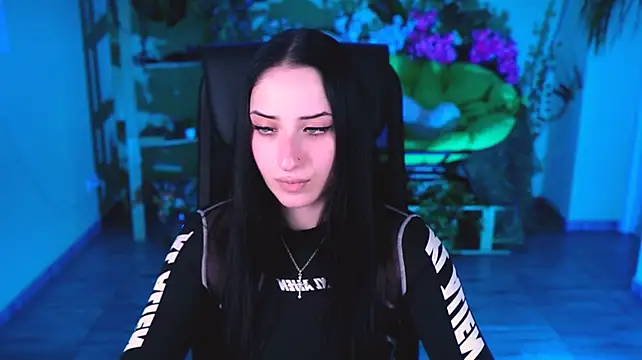 MonicaLowes webcam