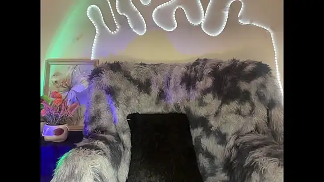 Slutty_Lauraxx live cam on StripChat