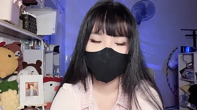 Tieu-May live cam on StripChat